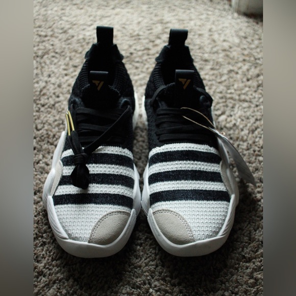 Adidas Trae Young, super villain 2 - Picture 2 of 9